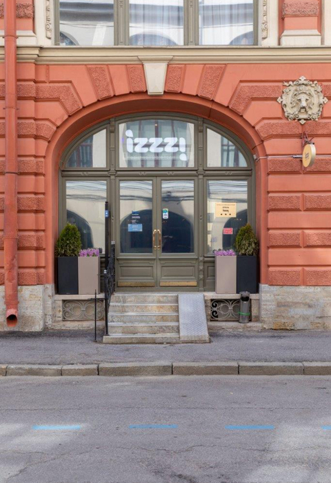 Комплекс апартаментов "izzzi 3* на Банковском" |